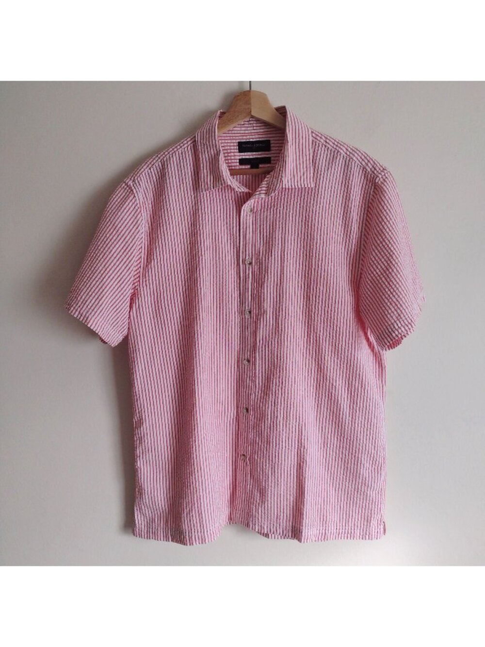 Banana Republic Mens Seersucker Shirt L Short Sleeve Red Stripe Cotton Button Up
